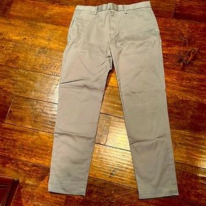 Men’s Banana Republic mason athletic tapered fit light gray chinos, size 34 x 34